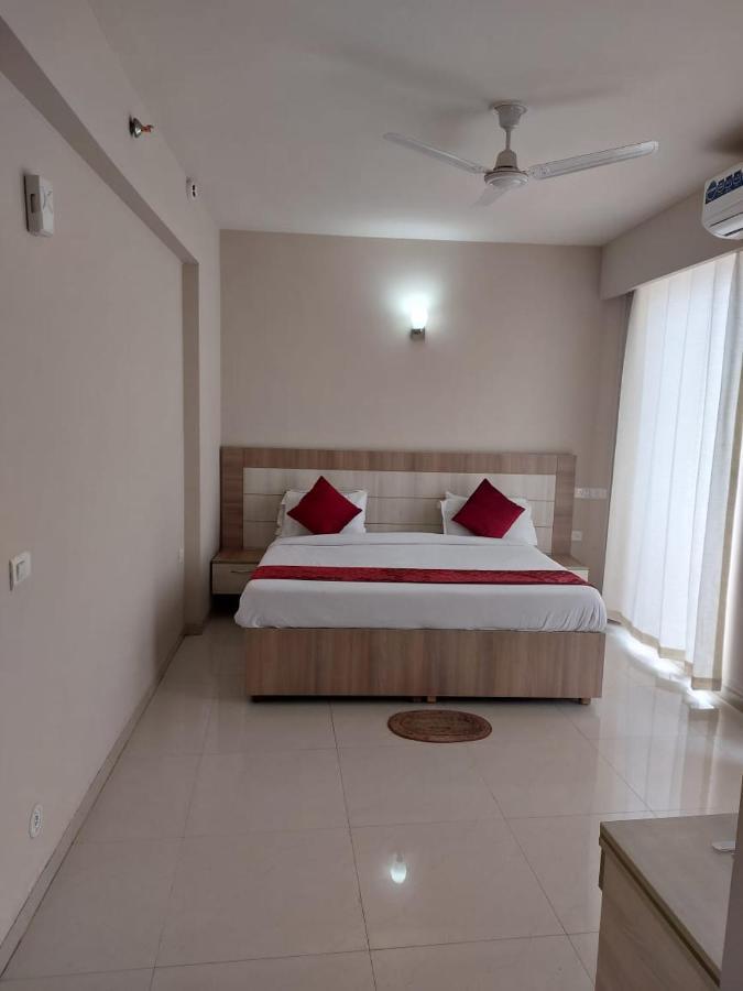 Dubey Homestay - 500 Meter From Temple Vrindāvan Extérieur photo